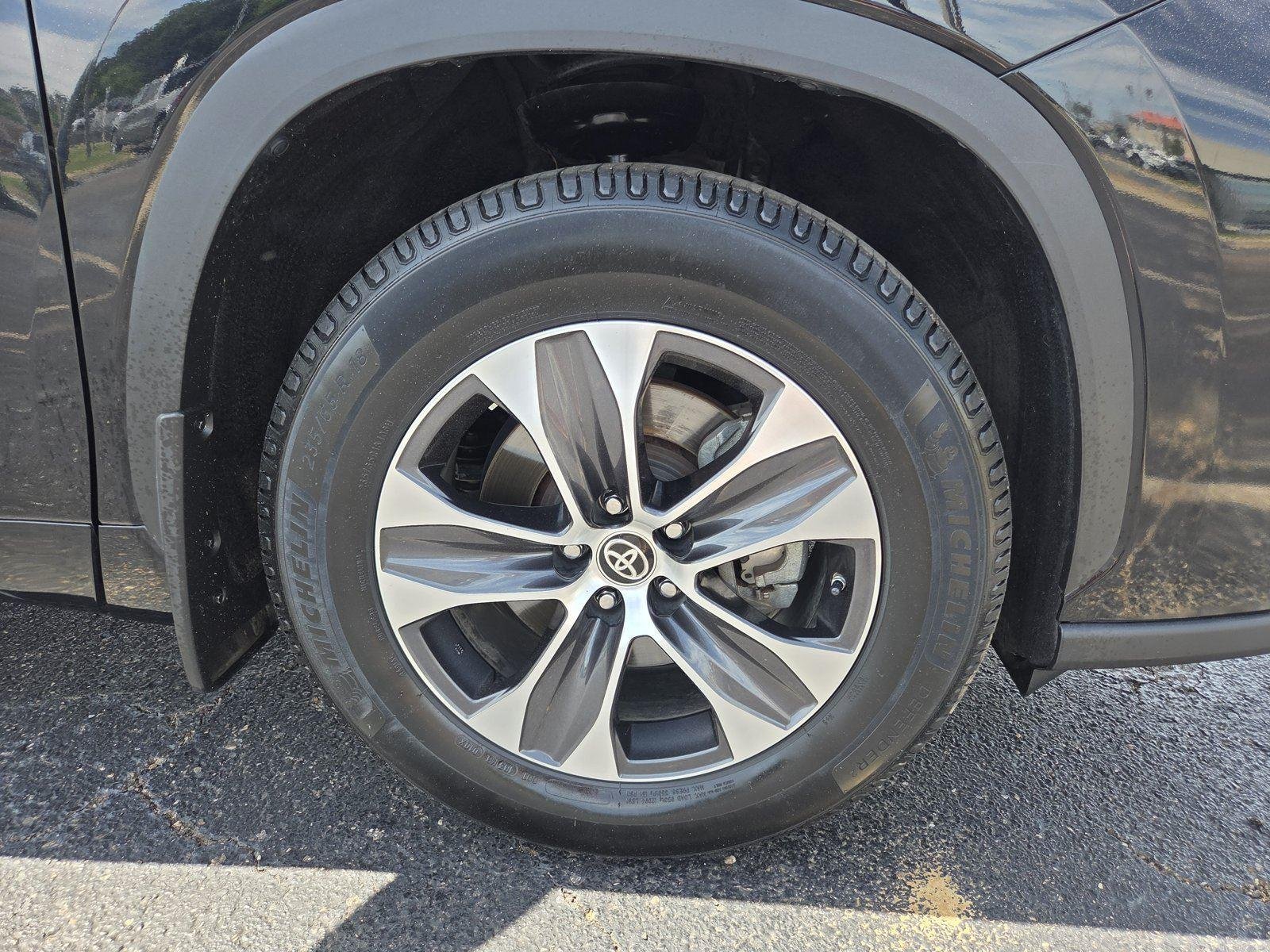 Used 2021 Midnight Black Metallic Toyota XLE image 35