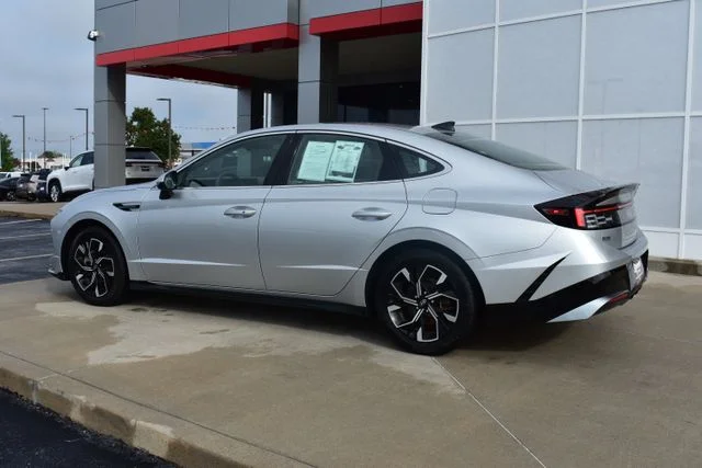 Used 2025 Silver Hyundai SEL image 7