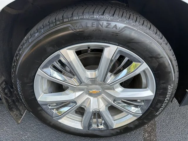 Used 2023 Iridescent Pearl Tricoat Chevrolet High Country image 12