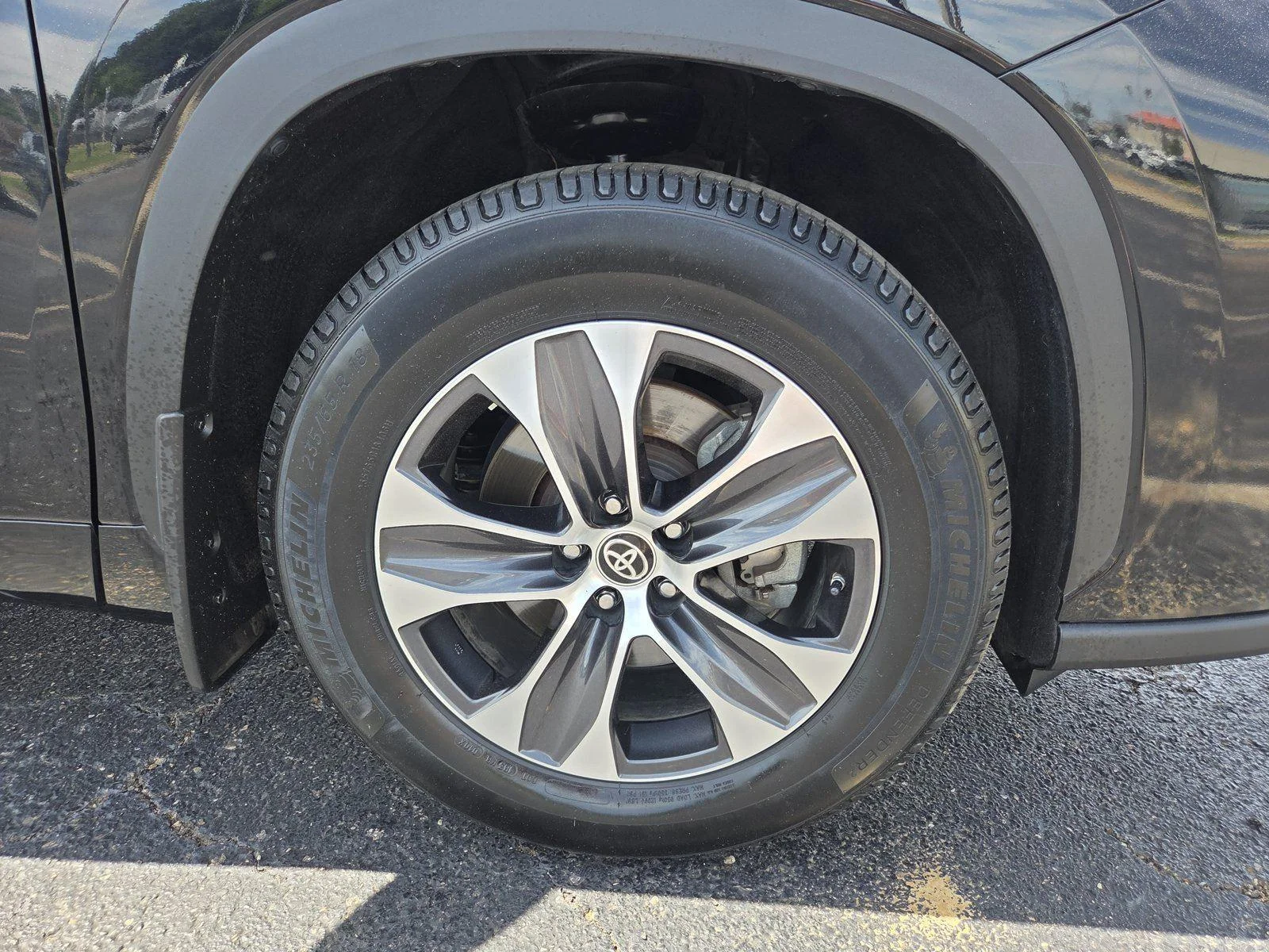 Used 2021 Midnight Black Metallic Toyota XLE image 35