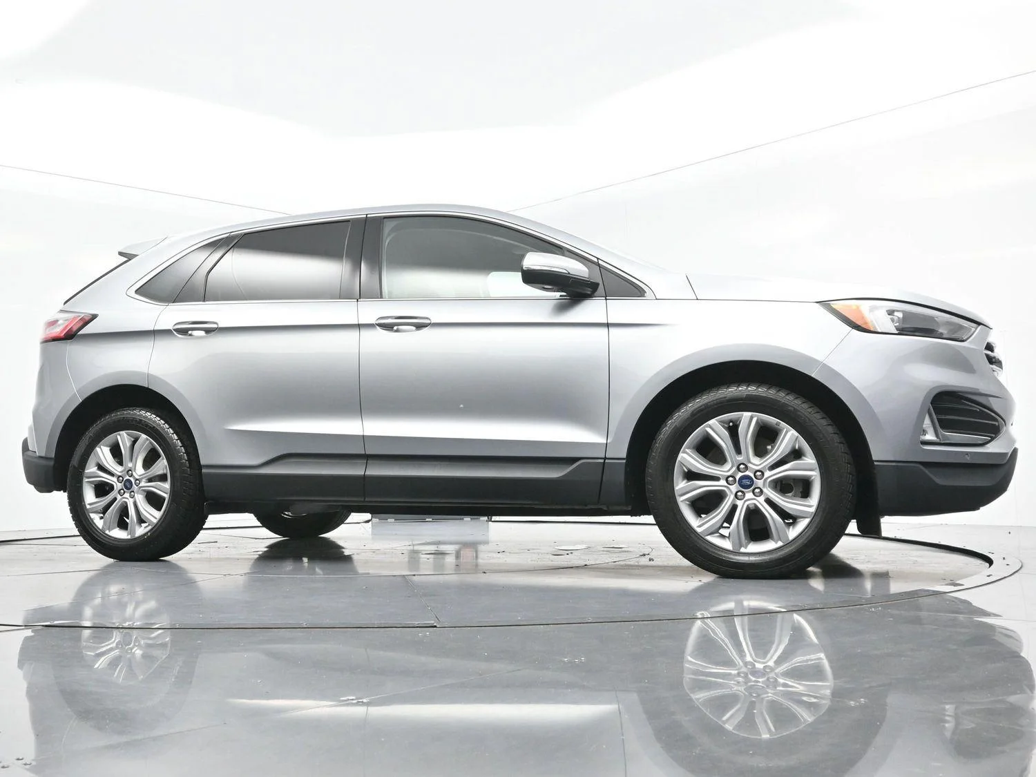 Used 2022 Iconic Silver Ford Titanium image 50