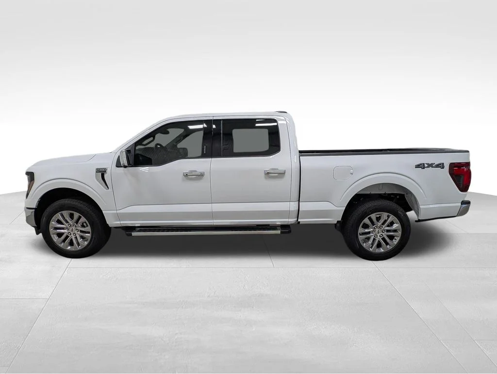 New 2026 Oxford White Ford XLT image 1