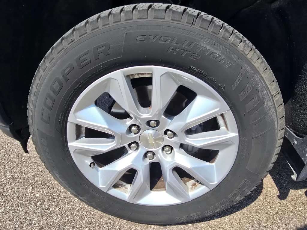 Used 2019 Northsky Blue Metallic Chevrolet Custom image 9