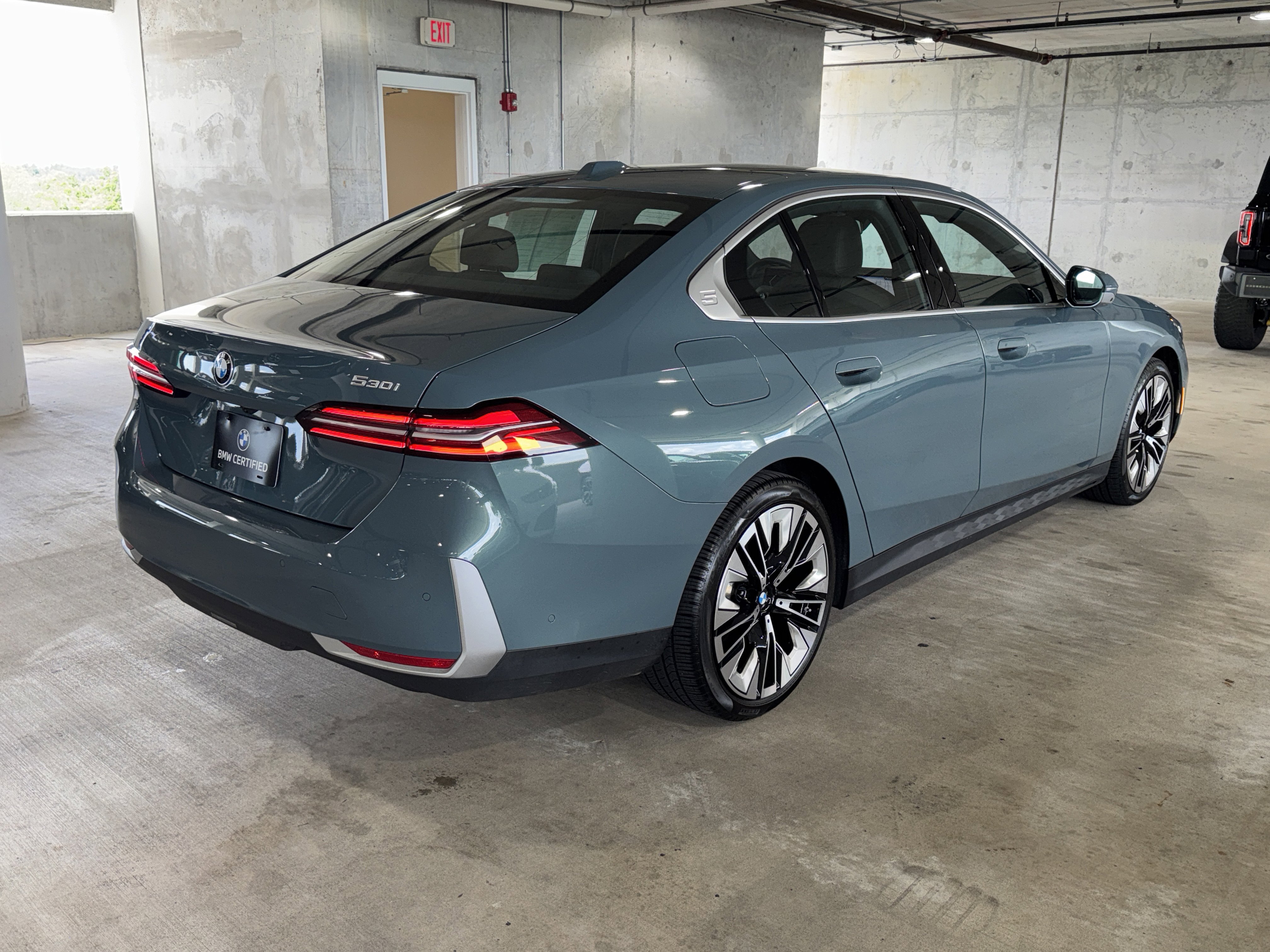 Used 2026 Cape York Green Metallic BMW 530i image 8