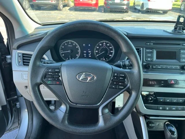 Used 2017 Gray Hyundai Base image 17