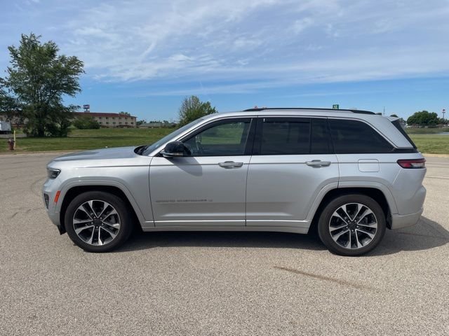 Used 2022 Silver Jeep Overland image 5