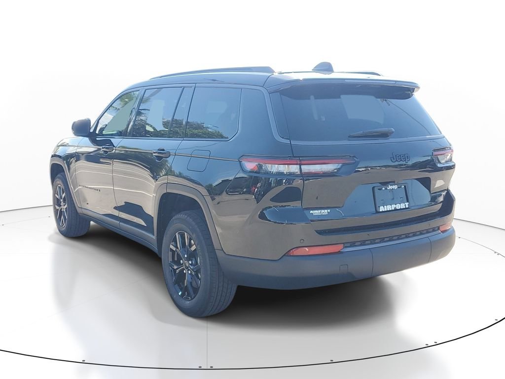 New 2026 Diamond Black Crystal Pearl-Coat Exterior Paint Jeep Laredo image 3