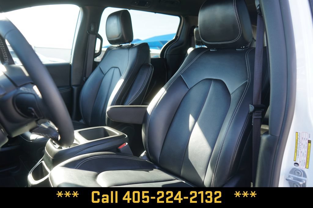 2025 Chrysler Pacifica Select - Photo 17