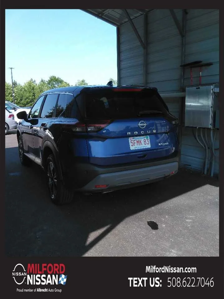 Used 2023 Blue Nissan SV image 2