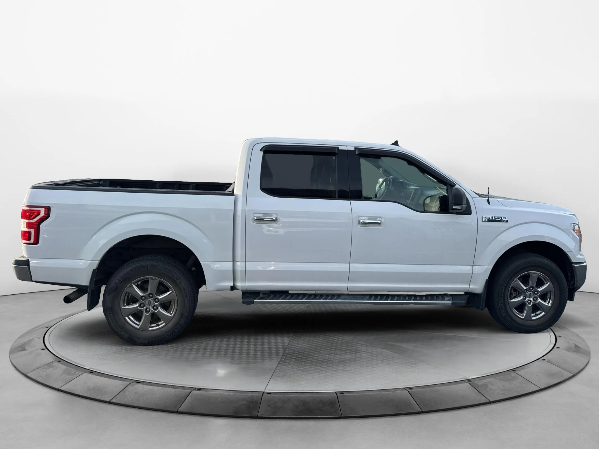 Used 2019 Oxford White Ford XLT image 6