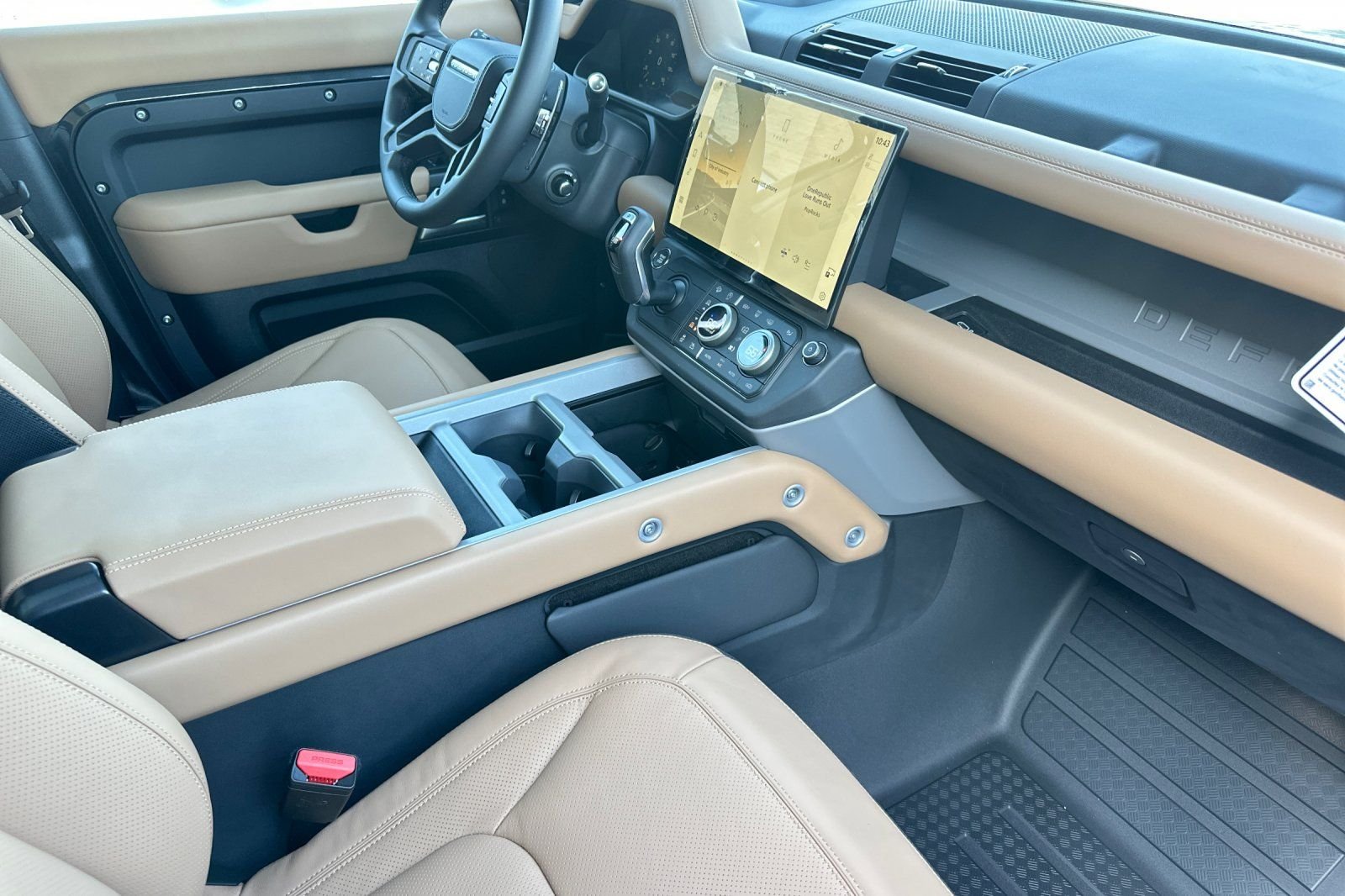 2026 Land Rover Defender V8 - Photo 18