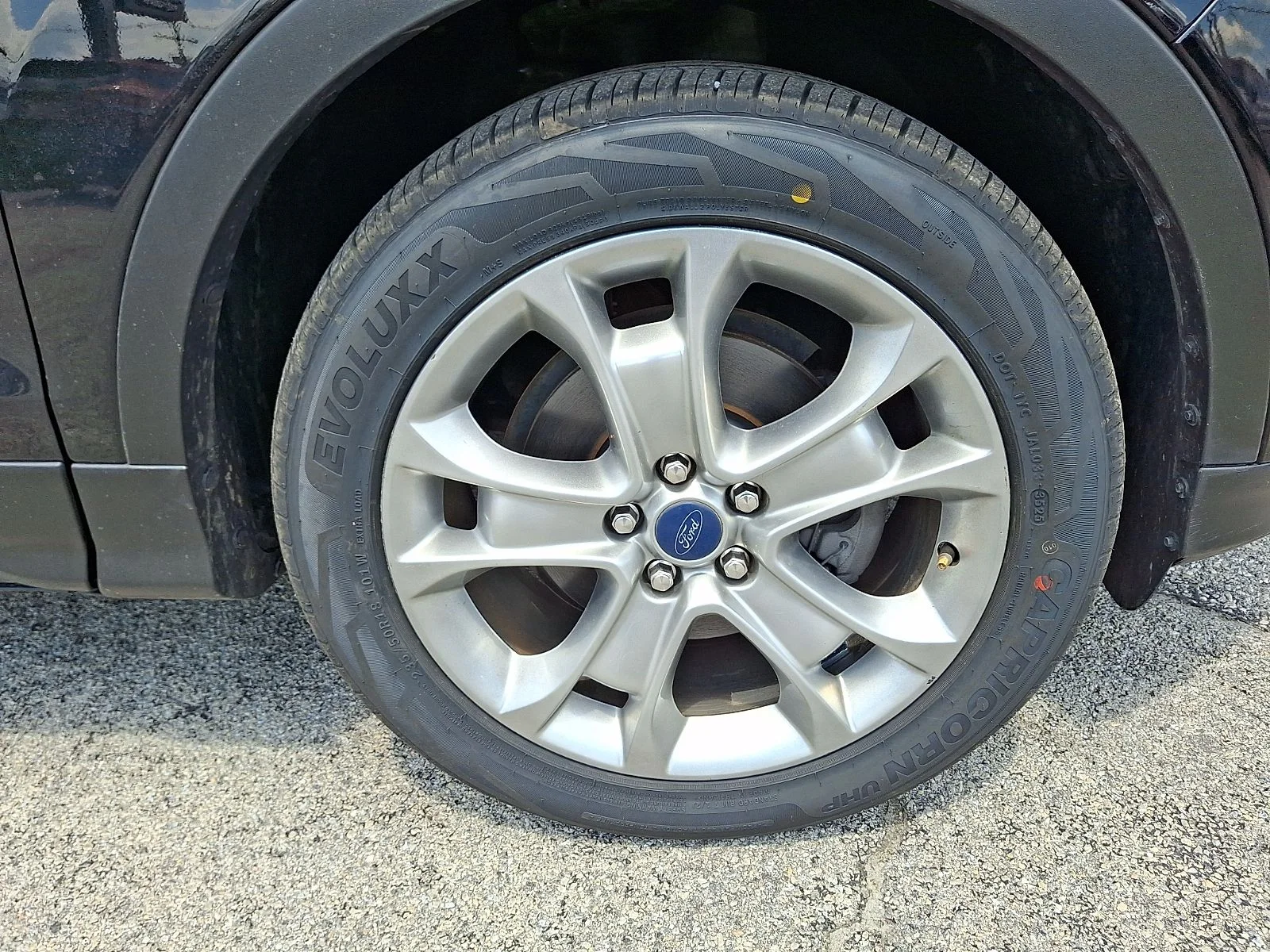 Used 2018 Black Ford SE image 9
