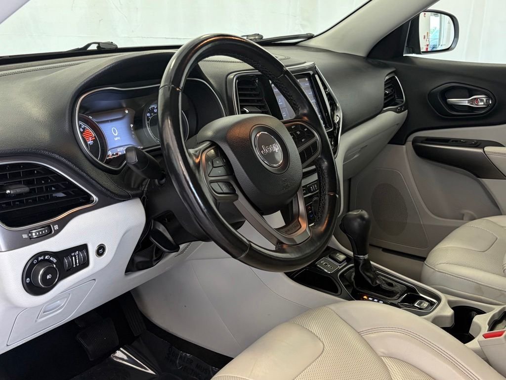 Used 2020 Velvet Jeep Limited image 9