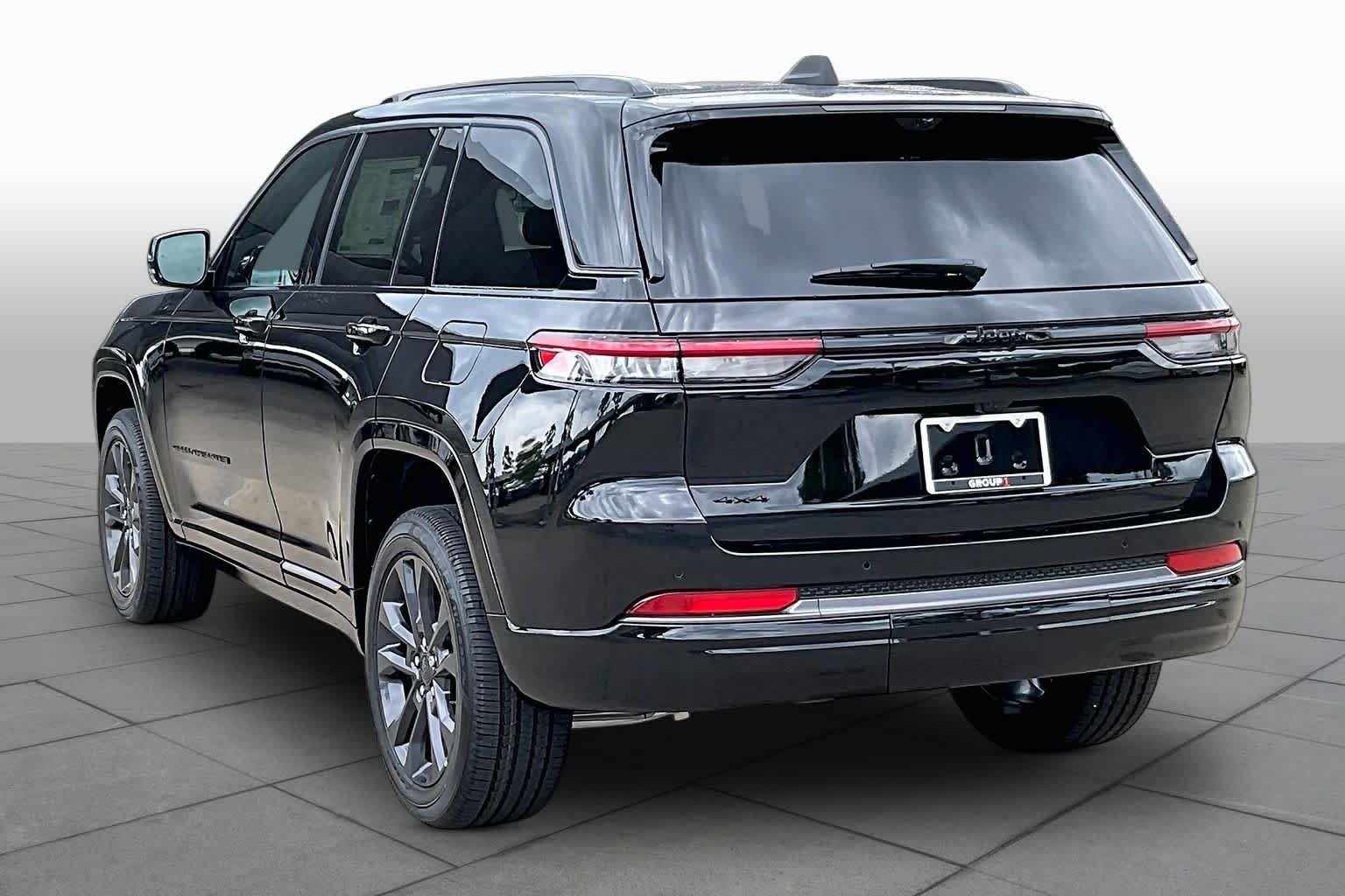 New 2026 Diamond Black Crystal Pearl-Coat Exterior Paint Jeep Limited Reserve image 12