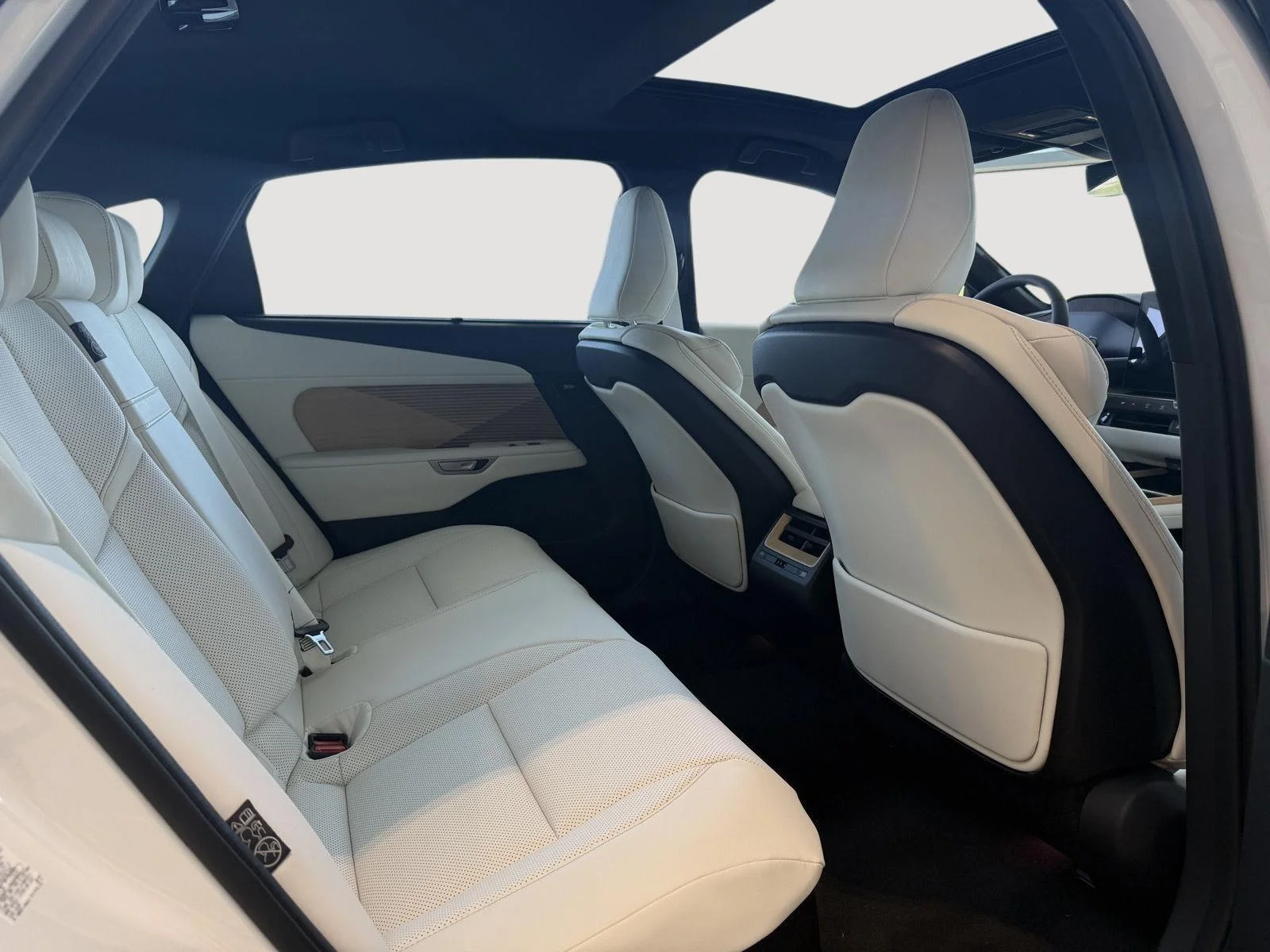 New 2026 Ultra White Lexus ES 500e Luxury image 4