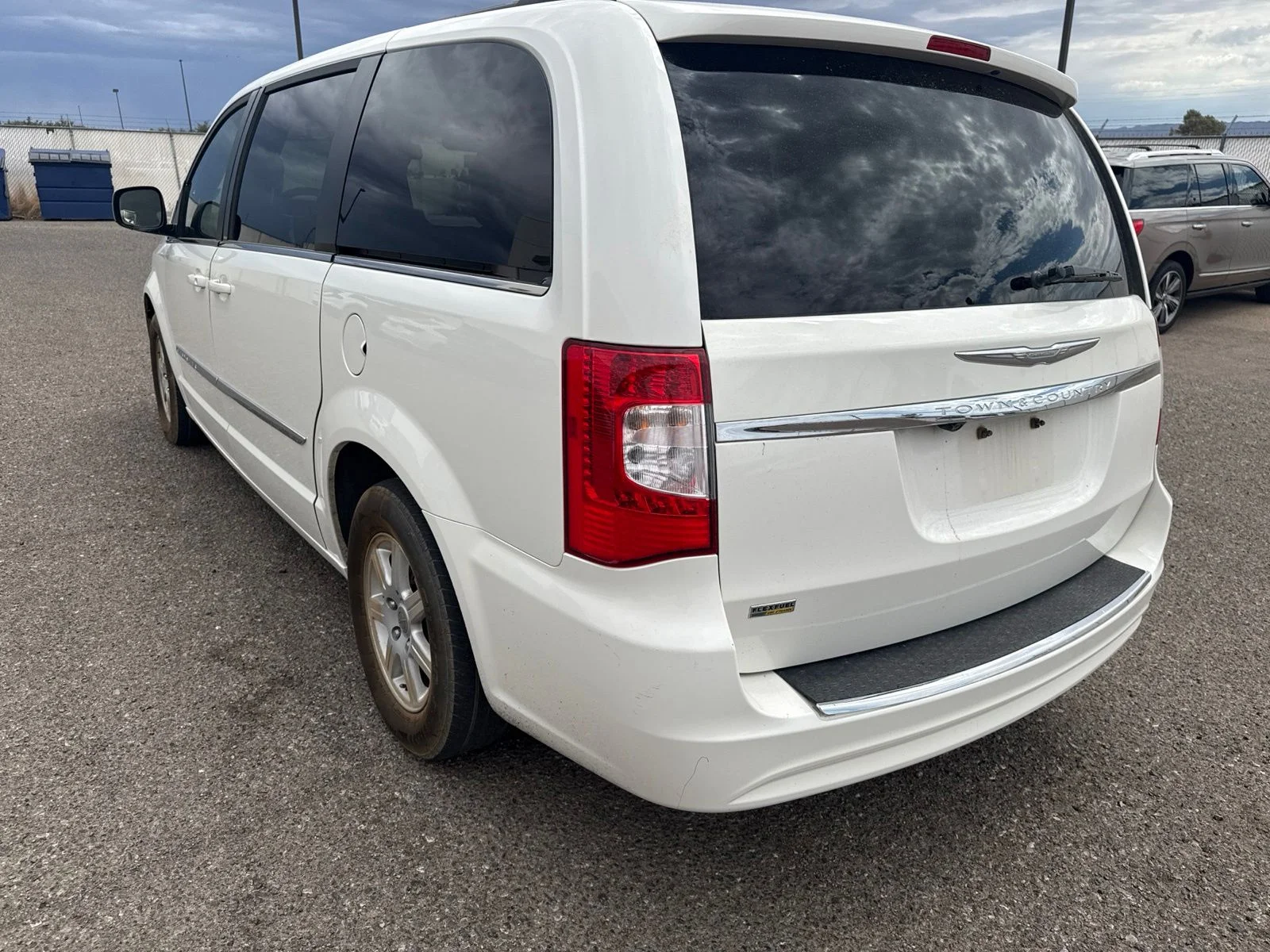 Used 2012 White Chrysler Touring image 3