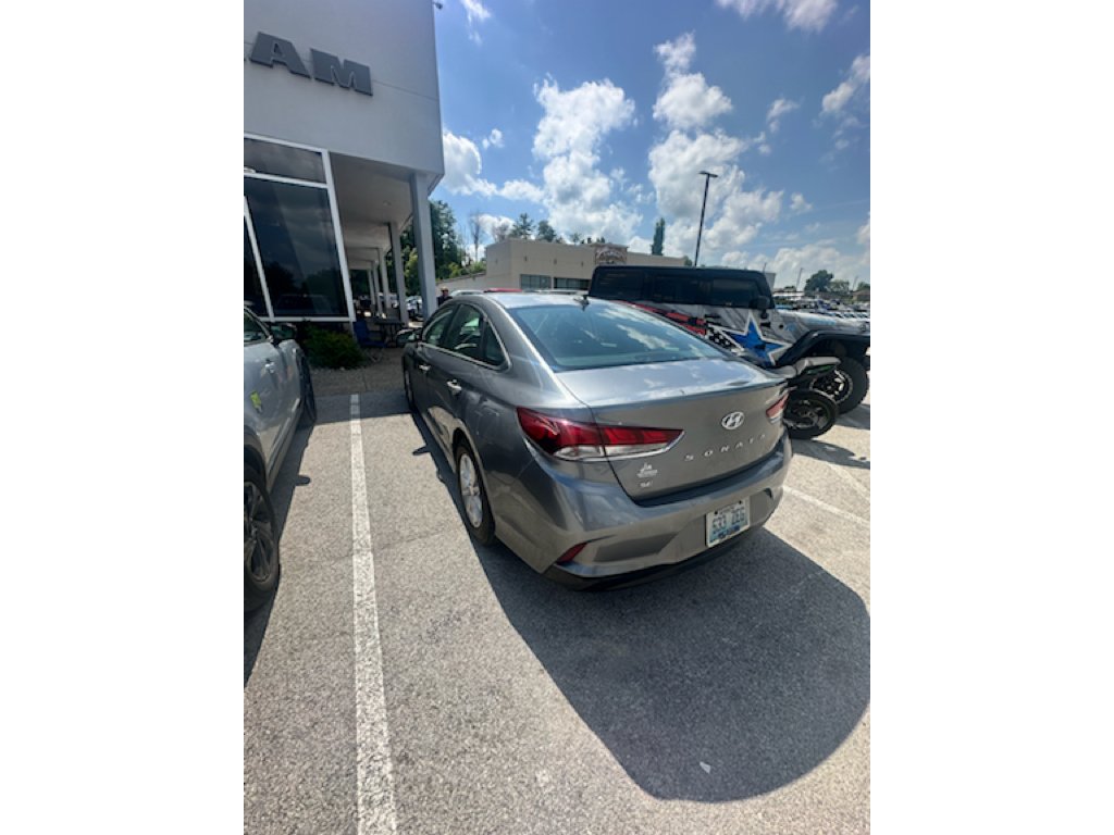 Used 2019 Machine Gray Hyundai SE image 3