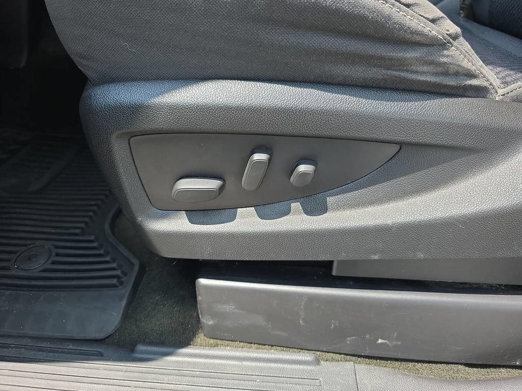 Used 2017 GRAPHITE METALLIC Chevrolet LT image 15