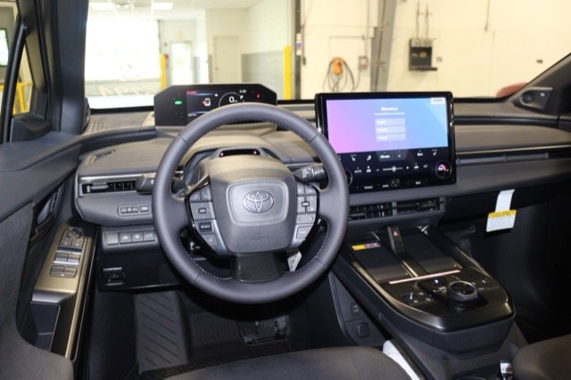 2026 Toyota C-HR XSE - Photo 6
