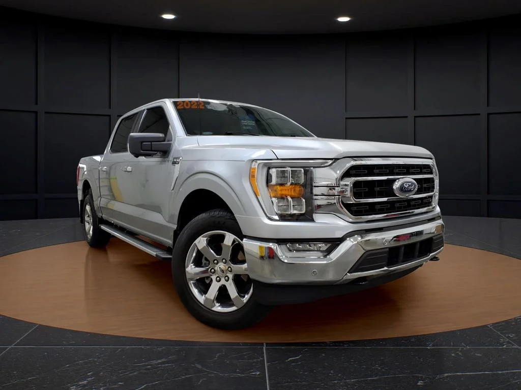 Certified Used 2022 Silver Ford XLT image 1