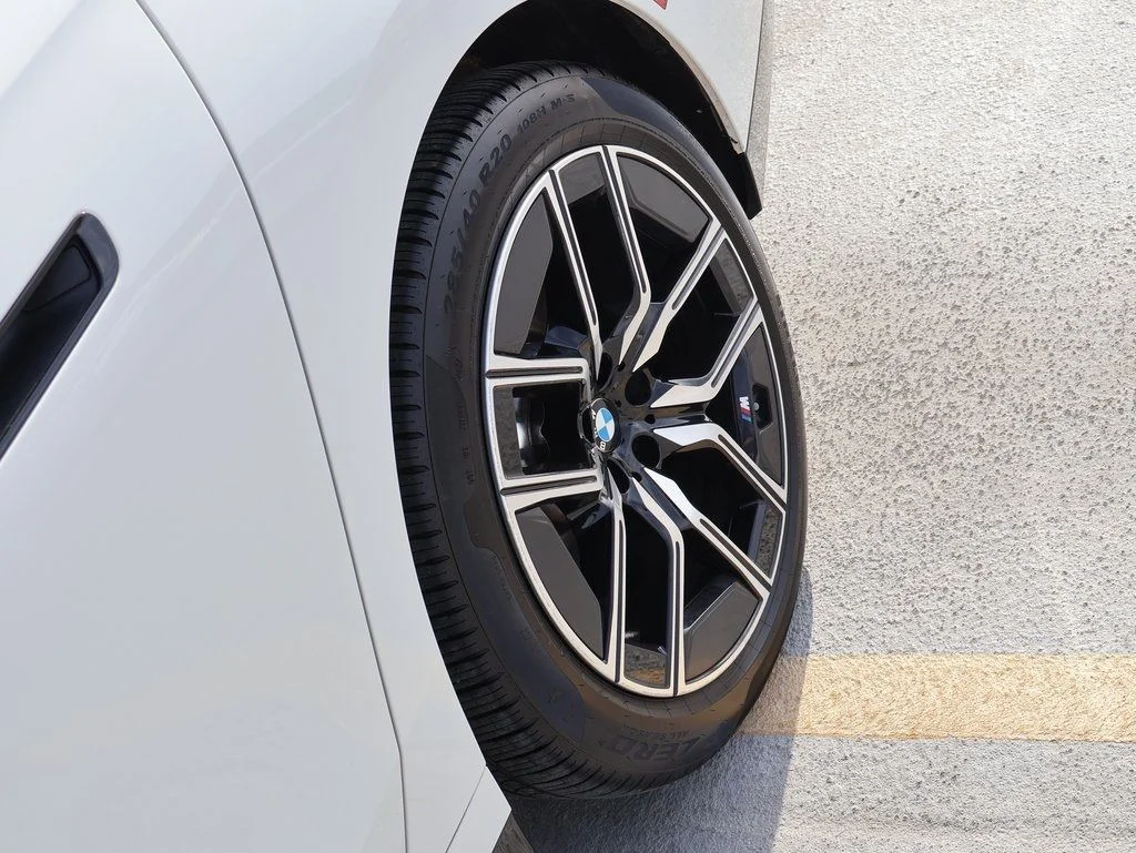 2025 BMW 7 Series 740i - Photo 42
