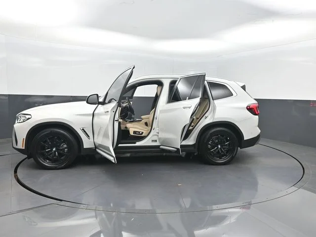 Used 2022 White BMW xDrive30i image 39