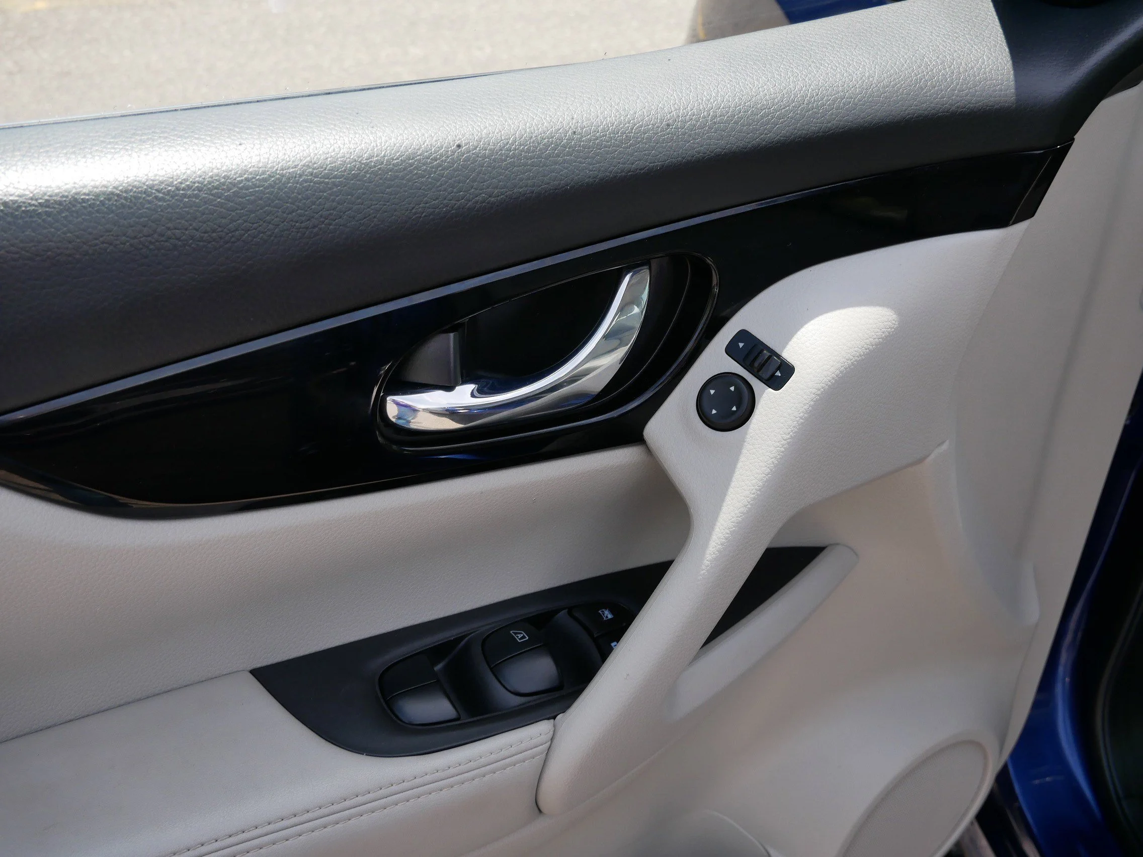 Used 2020 Caspian Blue Metallic Nissan SV image 20