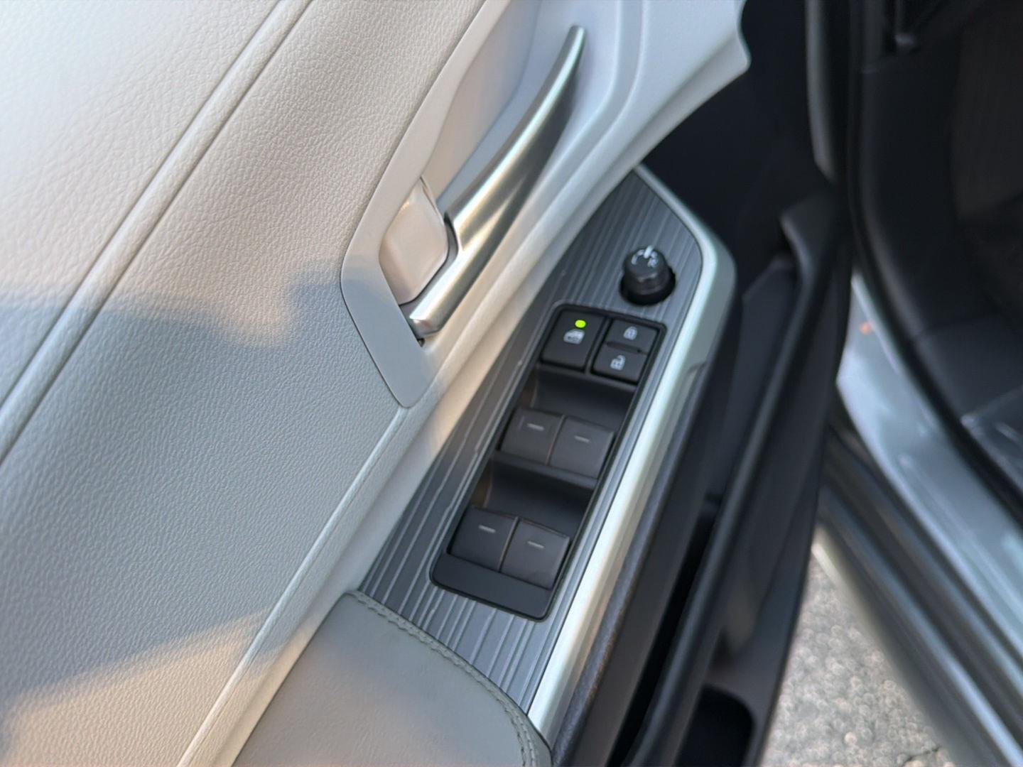 New 2026 Heavy Metal Toyota XLE 8-Passenger image 30