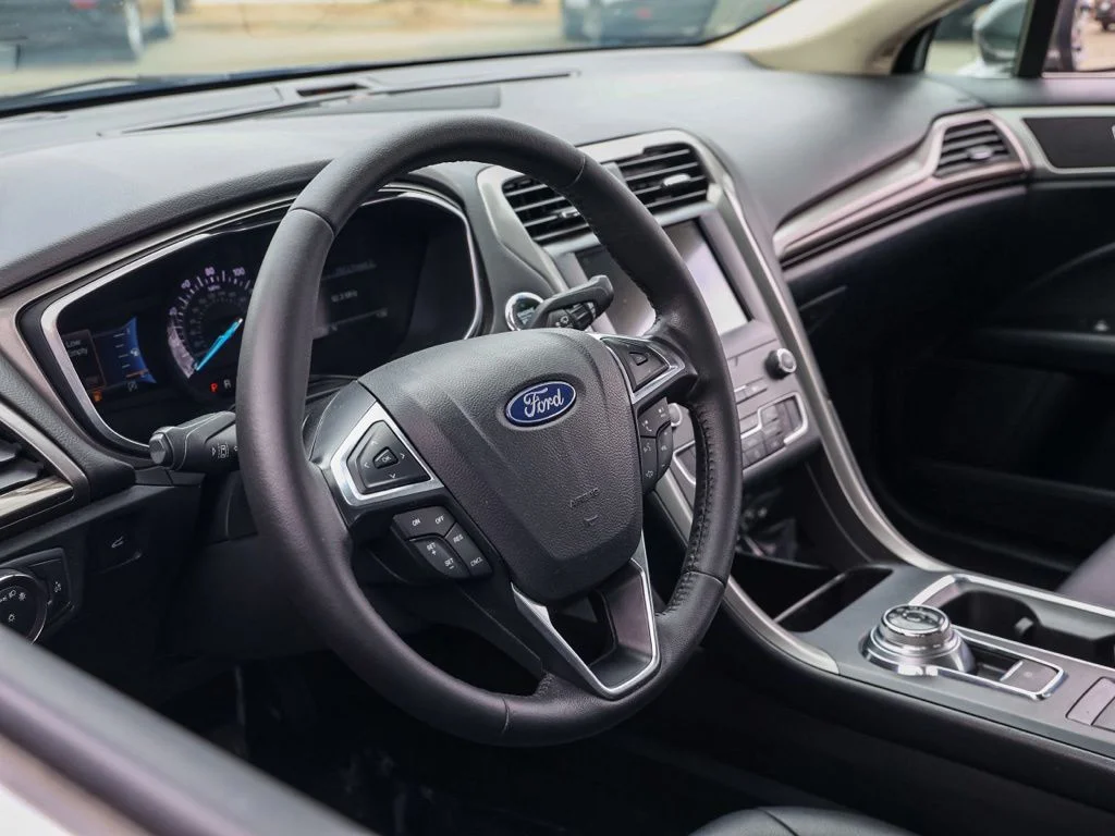 Used 2020 Gray Ford SEL image 13