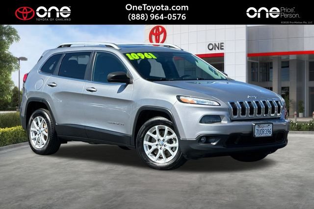 Used 2016 Silver Jeep Latitude image 1