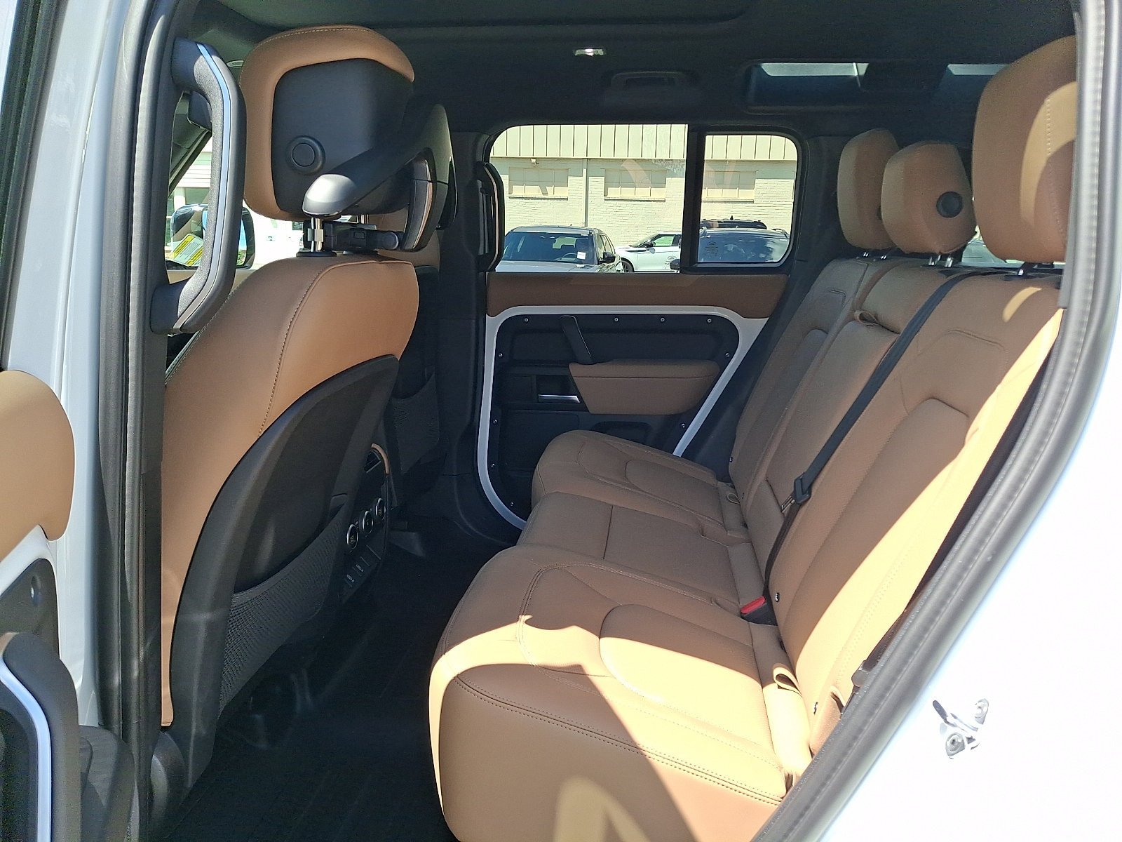 New 2026 Fuji White LAND ROVER X-Dynamic SE image 6