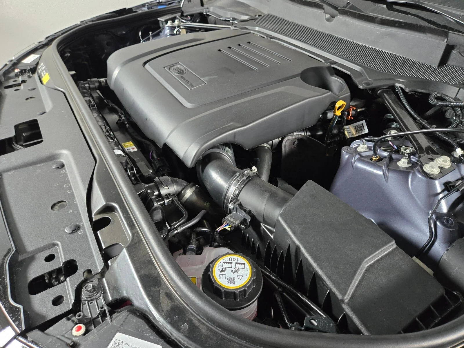 New 2026 Varesine Blue Land Rover Dynamic SE image 20