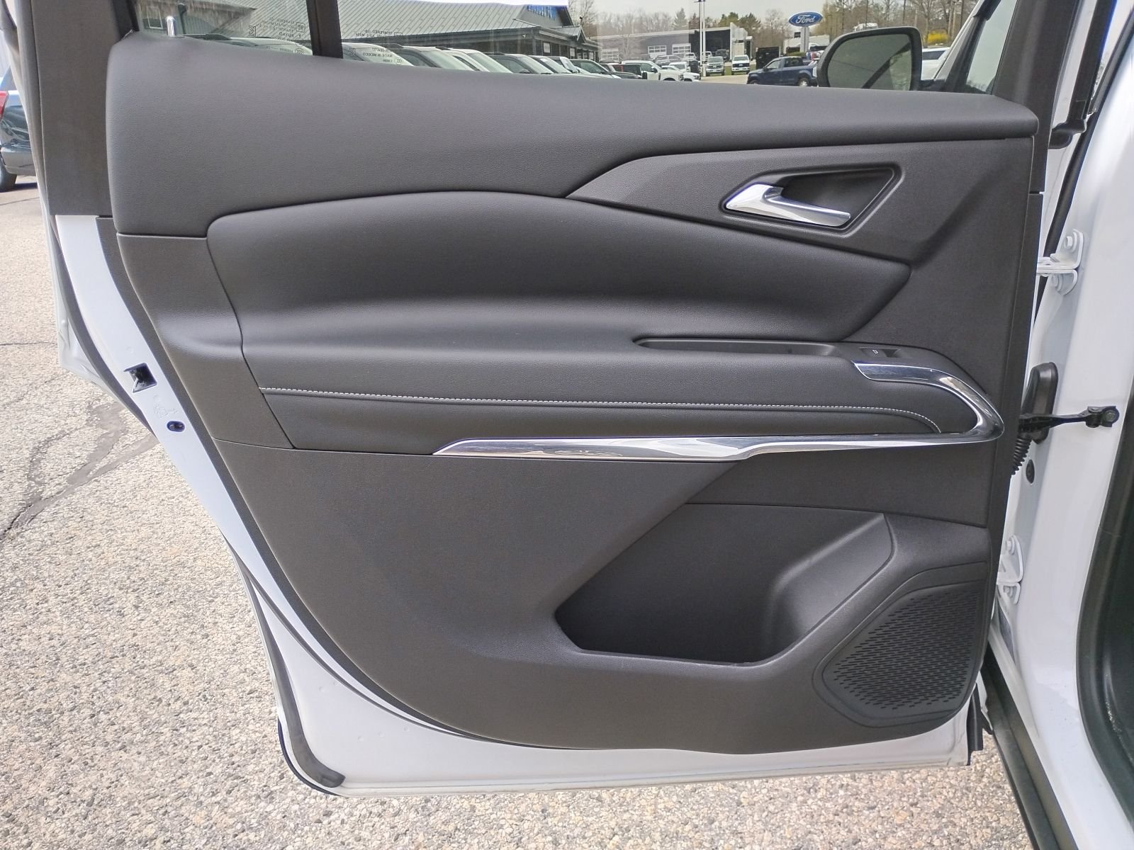 Used 2025 White Chevrolet LT image 10