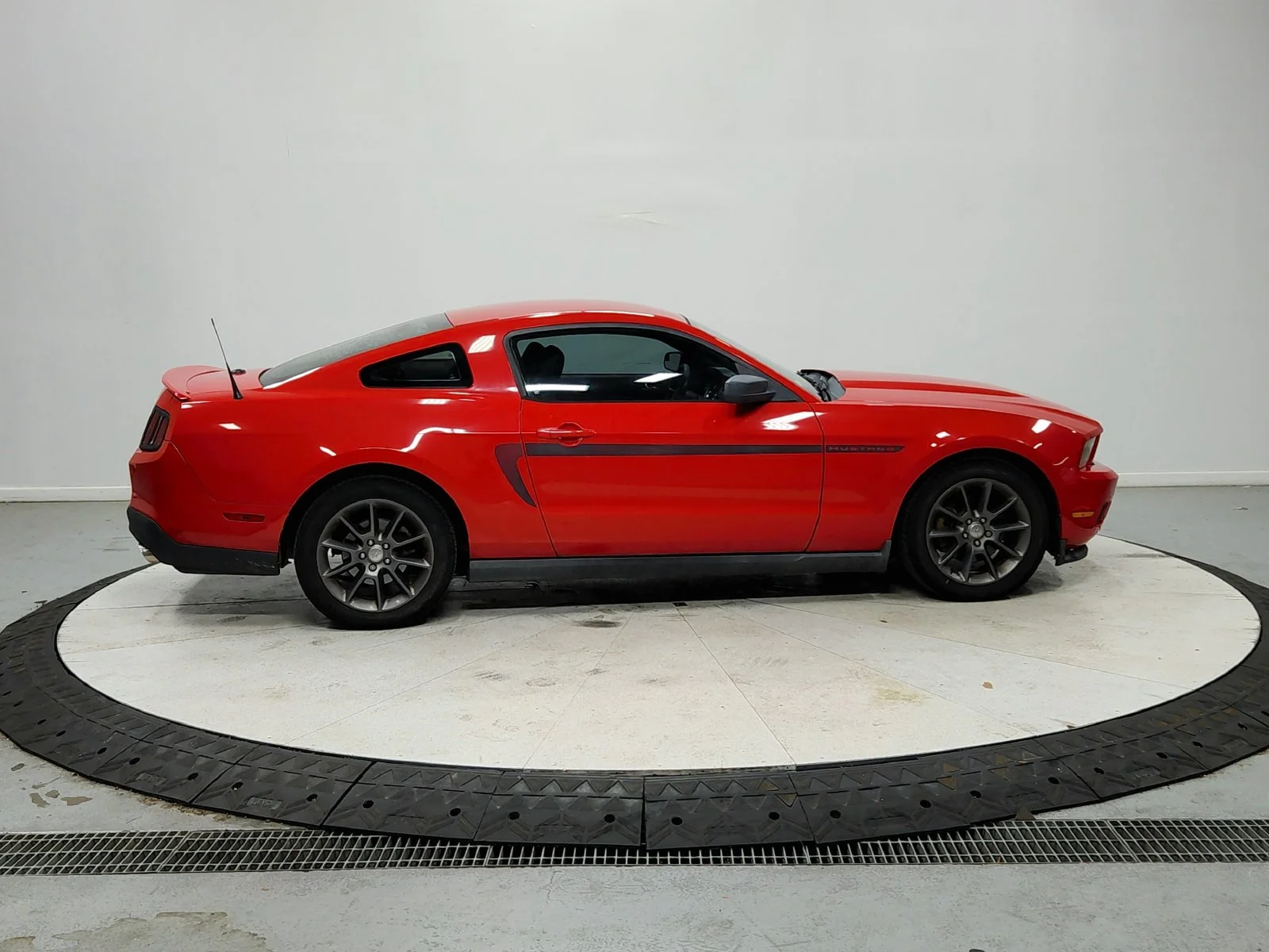 Used 2011 Red Ford V6 Premium image 9