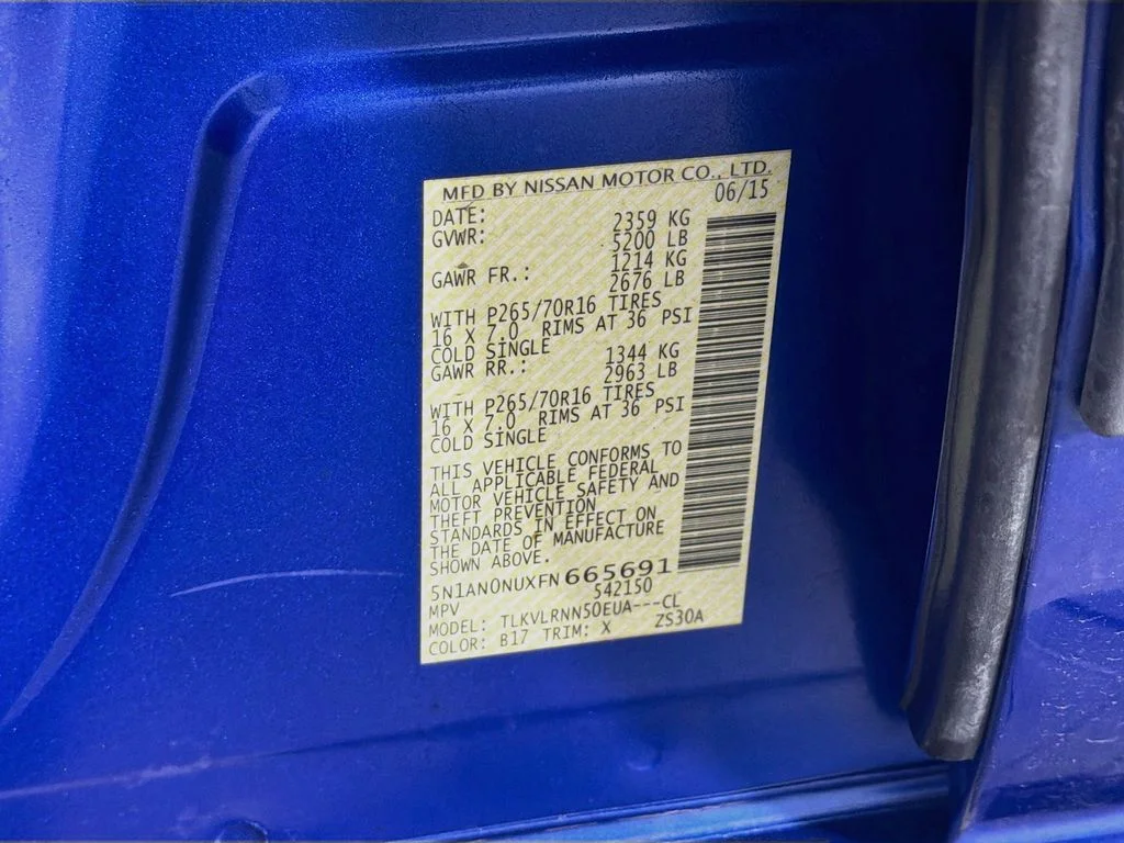 Used 2015 Blue Nissan S image 27