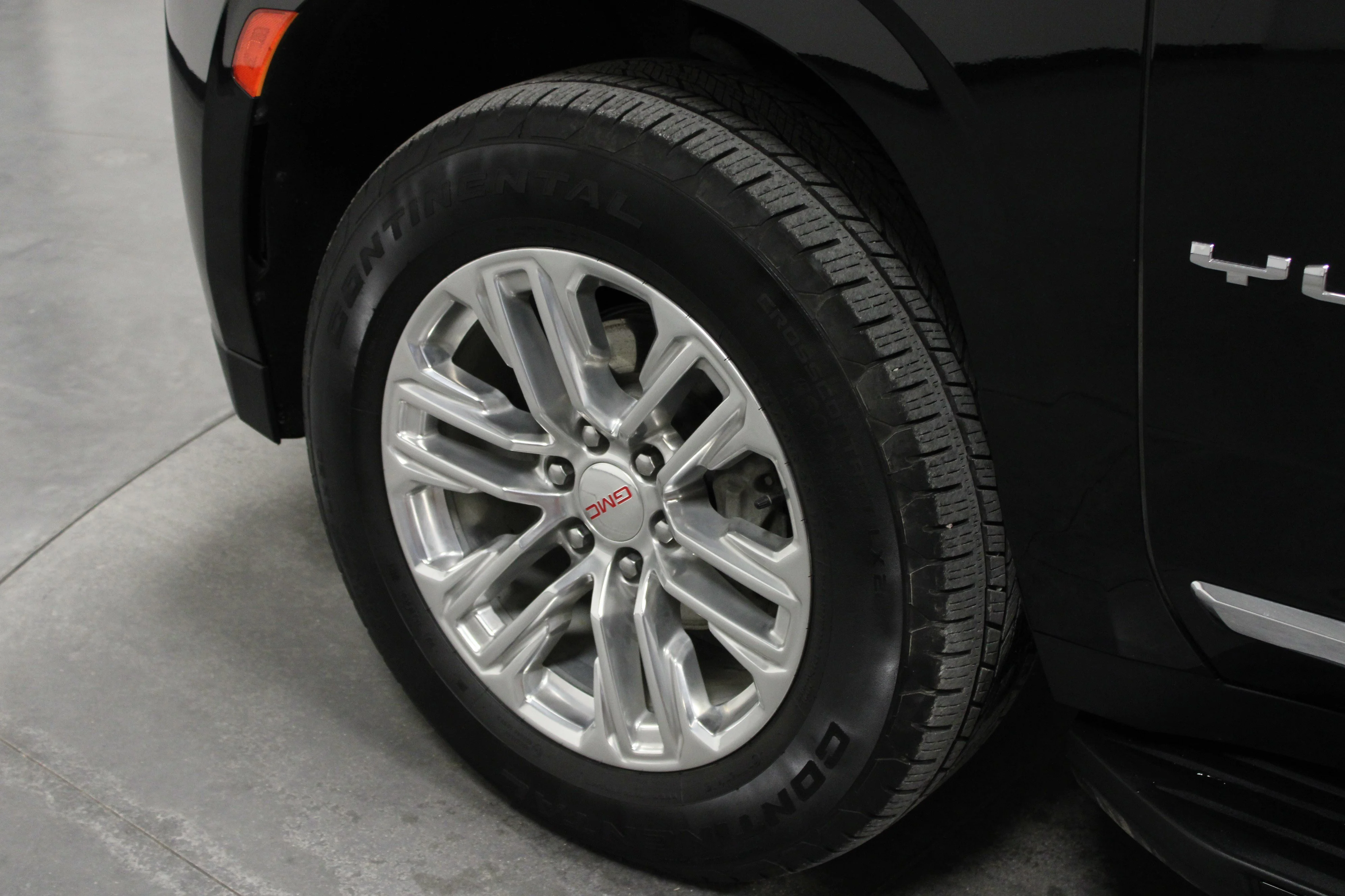 Used 2024 Onyx Black GMC SLT image 10
