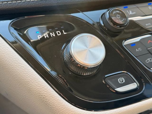 Used 2024 White Chrysler Select image 25