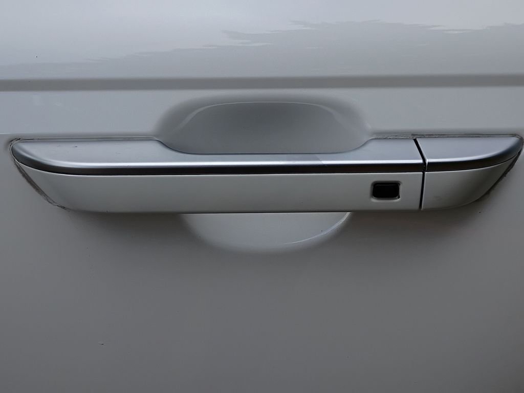 Used 2022 Snow White Pearl Kia LXS image 10