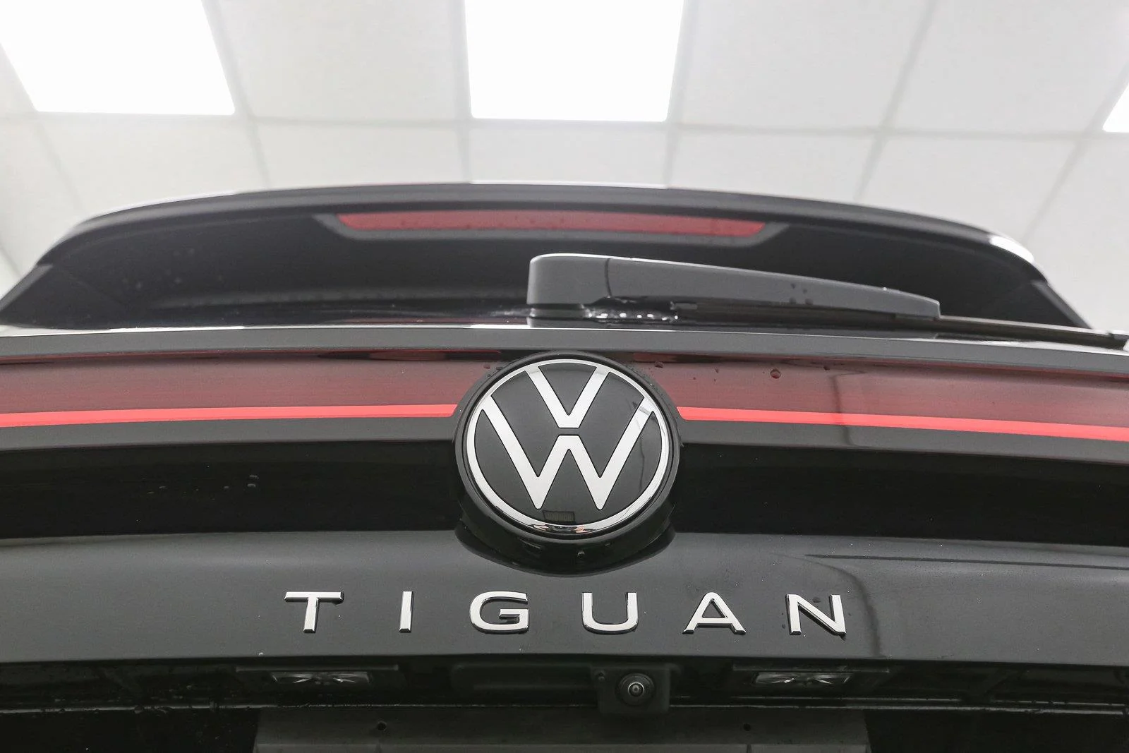 New 2026 Deep Black Pearl Volkswagen SE image 12