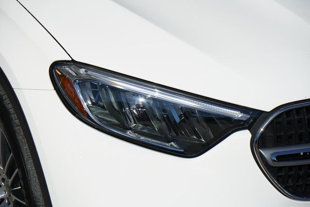 New 2026 Polar White Mercedes-Benz GLC 300 image 13