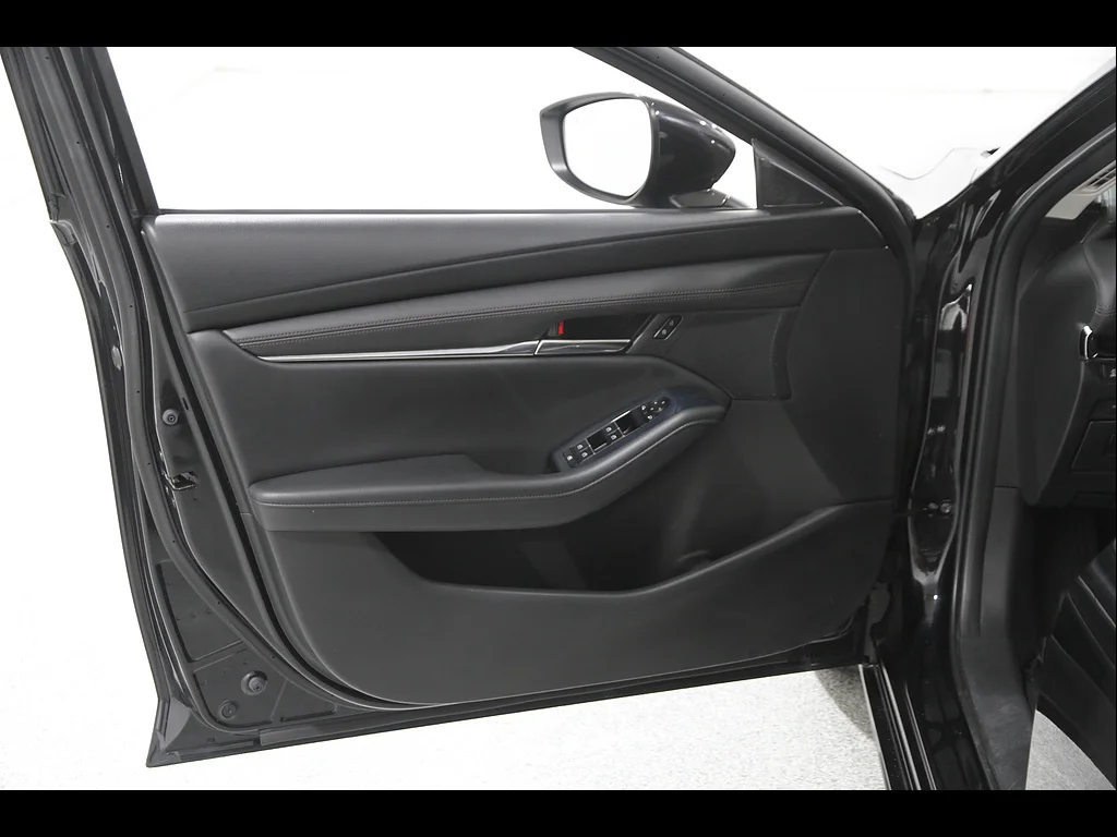 Used 2021 Jet Black Mica Mazda Preferred image 4
