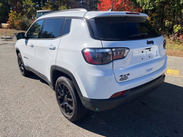 Used 2026 Bright White Clearcoat Jeep Latitude Altitude image 5