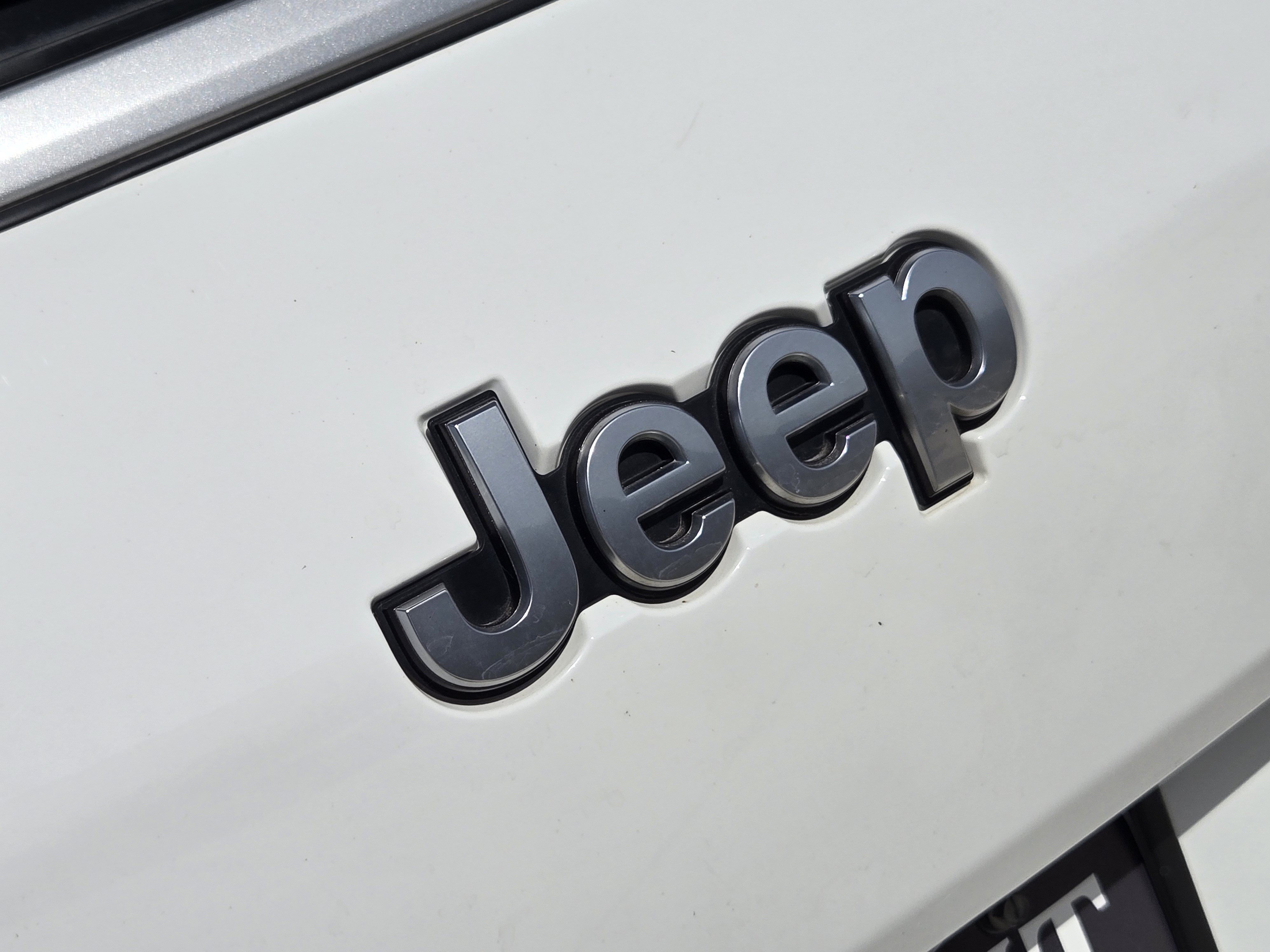 Used 2023 Bright White Clearcoat Jeep Summit image 13