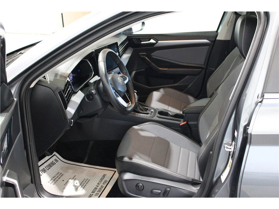 2025 Volkswagen Jetta SE - Photo 14