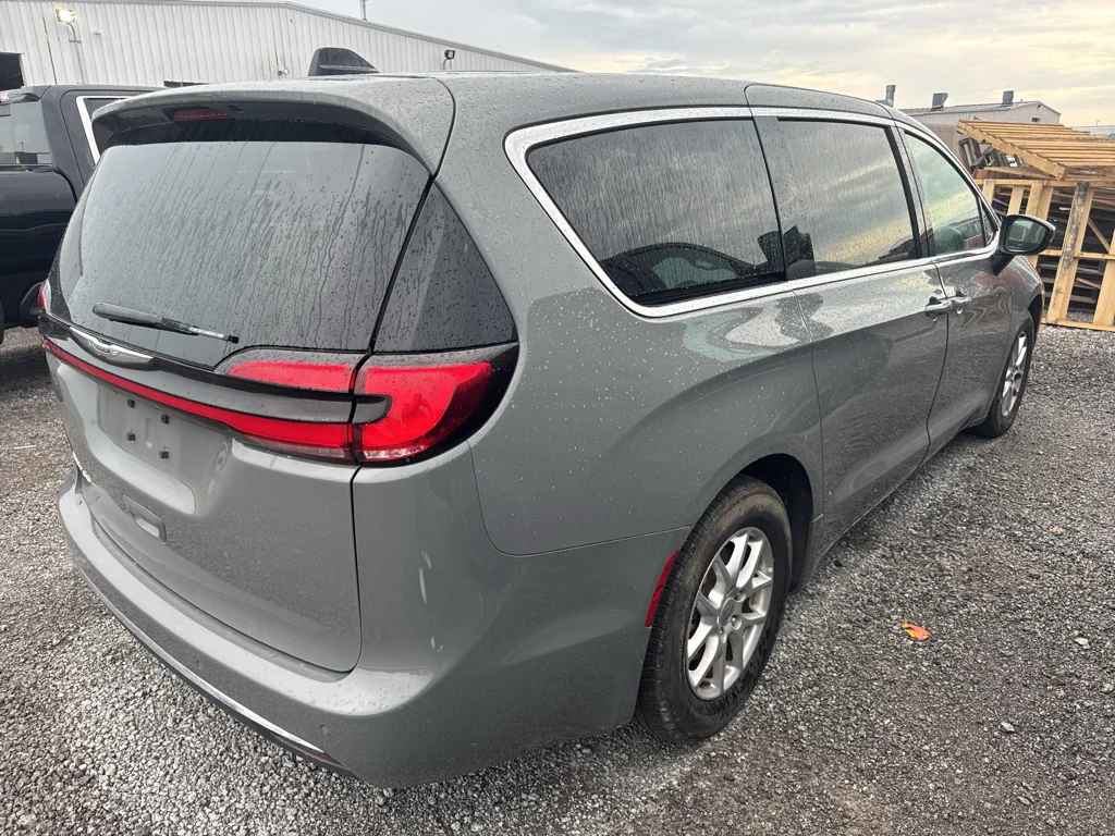 Used 2023 Ceramic Gray Clearcoat Chrysler Touring L image 5