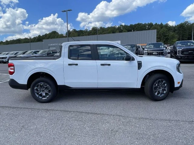 New 2026 White Ford XLT image 2