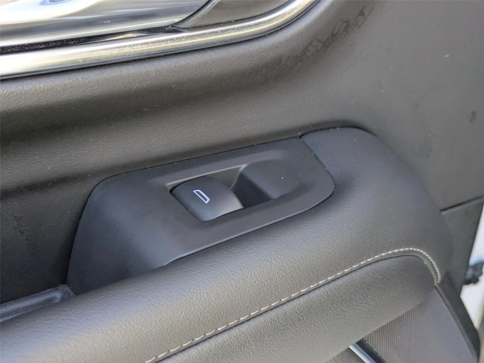 Used 2024 Summit White Chevrolet LT image 25