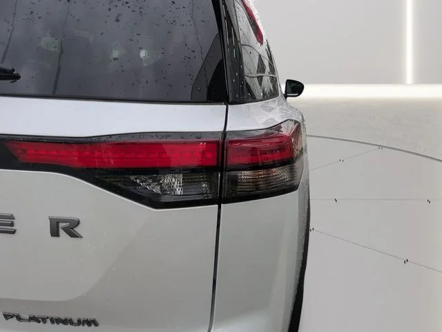 New 2026 Everest White Pearl TriCoat / Super Black Two-tone Nissan Platinum image 8