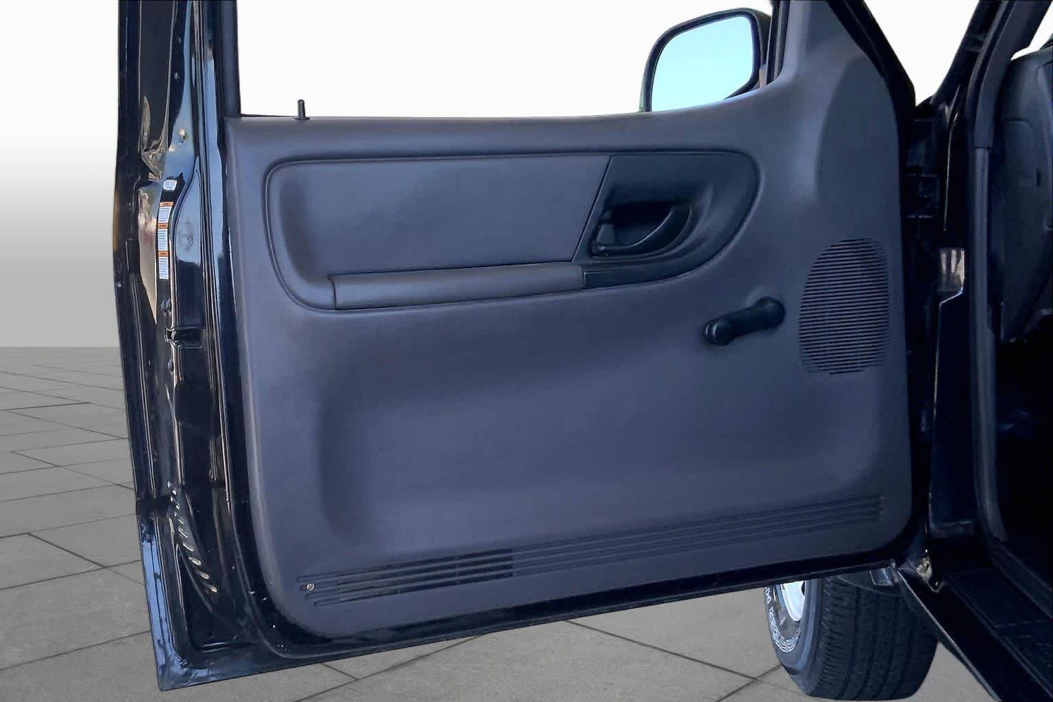 Used 2003 Black Ford Edge image 16