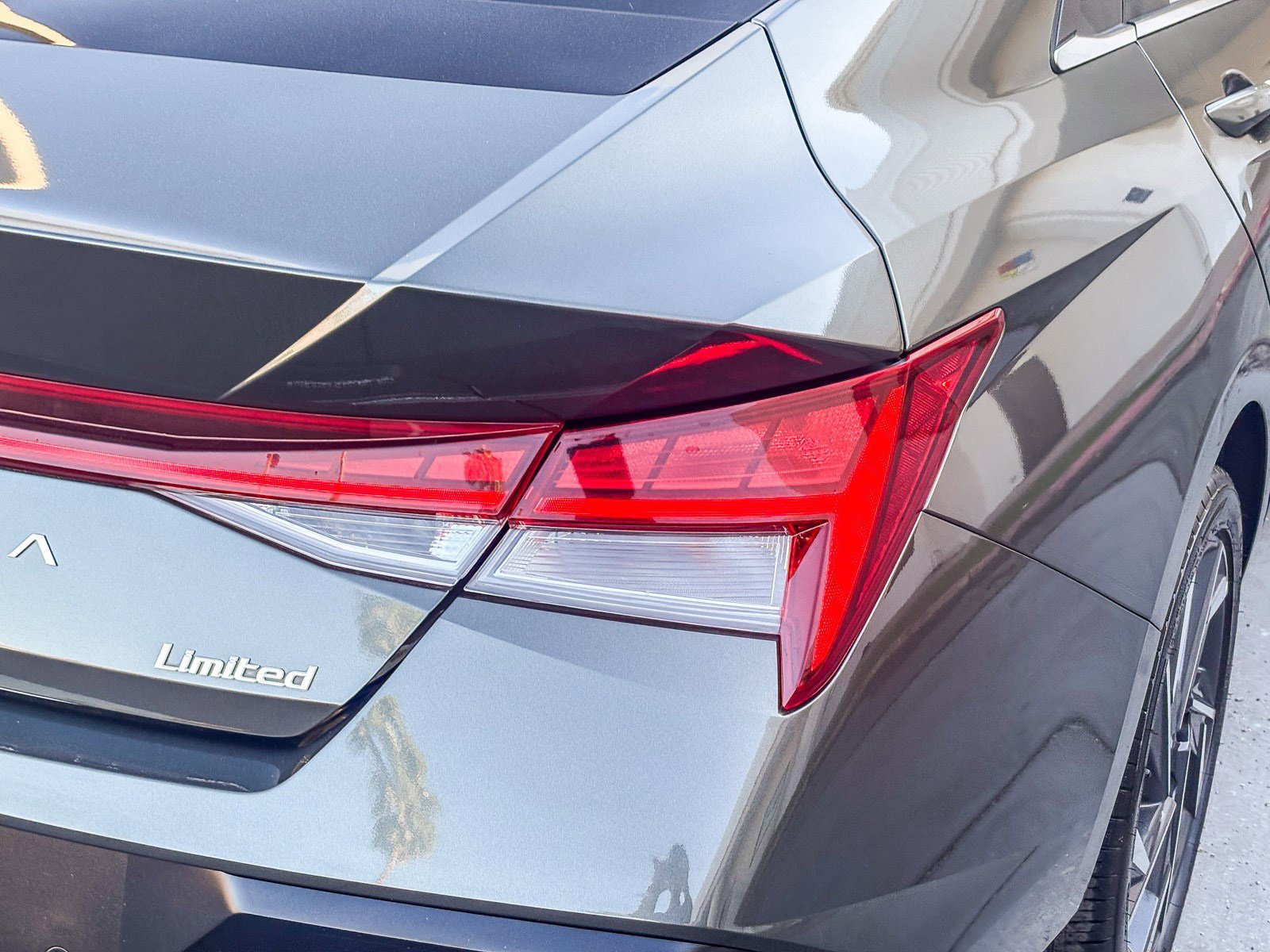 Used 2024 Amazon Gray Hyundai Limited image 7